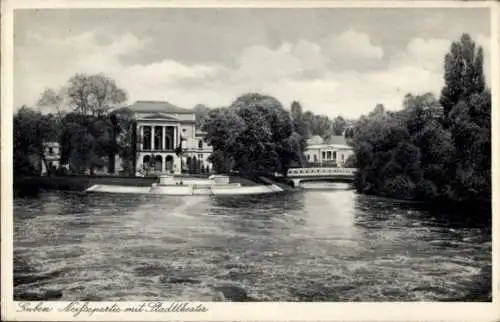 Ak Guben in der Niederlausitz, Neißepartie mit Blick auf das Stadttheater