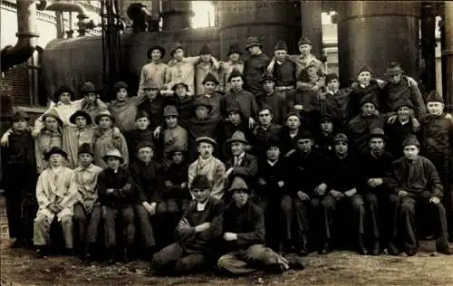 Foto Ak Mansfeld im Harzvorland, Gruppenbild der Männer und Kinder