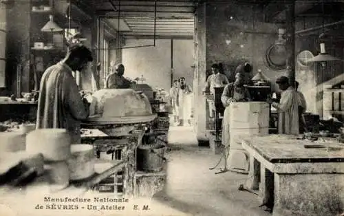 Ak Sèvres Hauts de Seine, Manufacture Nationale, Atelier