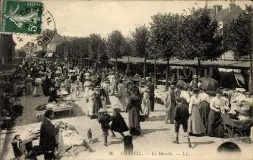 Ak Corbeil Essonne, Markt in Corbeil mit vielen Menschen, die einkaufen und verkaufen.