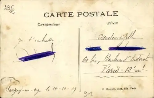 Ak Paris XVI Trocadéro, Flugzeug fliegt über eine Tribüne voller Menschen, Latham