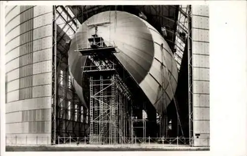 Ak Zeppelin Luftschiff LZ 129 Hindenburg in Bau, Luftschiffhalle