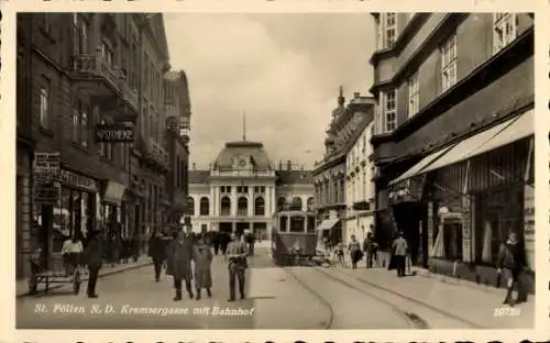 Ak Sankt Pölten in Niederösterreich, Kremsergasse mit Bahnhof, Straßenbahn, Apotheke