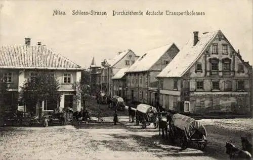 Ak Jelgava Mitau Lettland, Schlossstraße, durchziehende deutsche Transportkolonnen, 1. WK