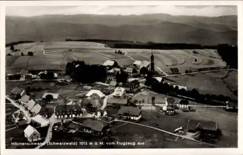 Ak Höchenschwand im Schwarzwald, Höchenschwand (Schwarzwald) 1015 m ü. M. vom Flugzeug aus