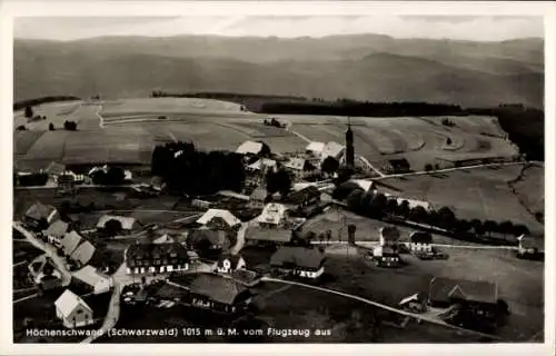 Ak Höchenschwand im Schwarzwald, Höchenschwand (Schwarzwald) 1015 m ü.M. vom Flugzeug aus