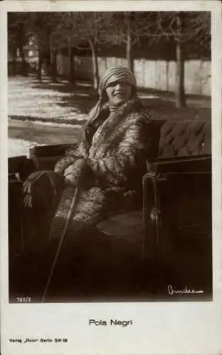 Ak Schauspielerin Pola Negri, Portrait