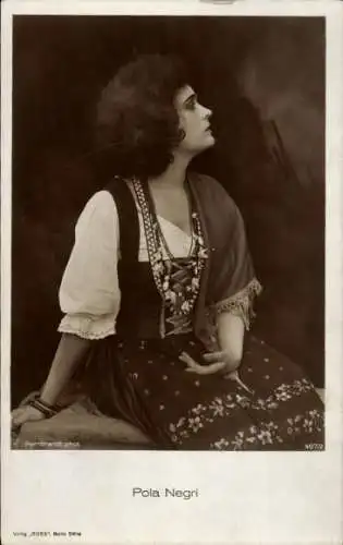 Ak Schauspielerin Pola Negri, Portrait