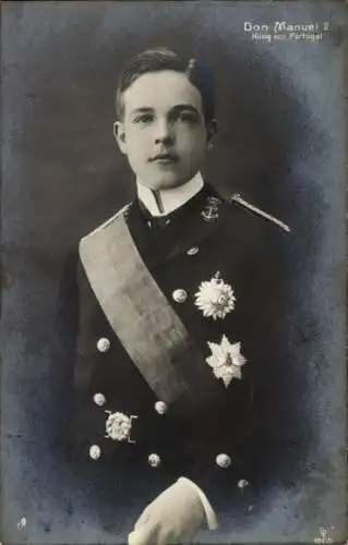 Ak Manuel II., König von Portugal, Portrait in Uniform, Orden