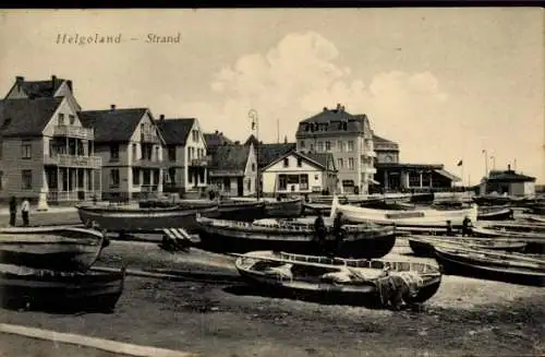 Ak Nordseeinsel Helgoland, Boote am Strand