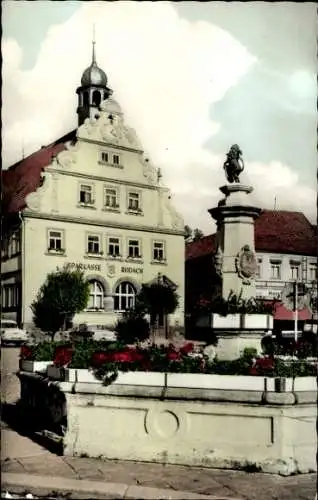 Ak Bad Rodach Oberfranken Bayern, Sparkasse Rodach, Rathaus mit Marktbrunnen