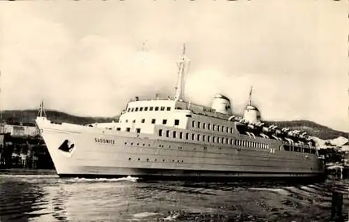 Ak Fährschiff Saßnitz, Sassnitz verlässt den Hafen, Bugansicht