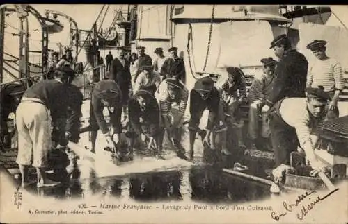 Ak Französisches Kriegsschiff, Marine Militaire Francaise, Lavage de Pont a bord d'un Cuirassé