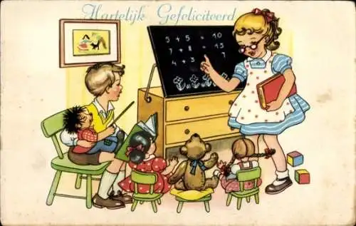 Ak Kindertjes allemal opgelet, Mädchen an einer Tafel, Teddybär, Puppen