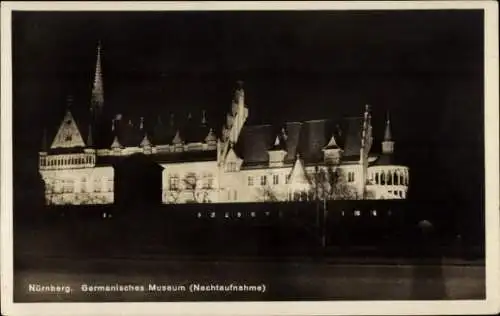 Ak Nürnberg in Mittelfranken, Germanisches Museum, Nachtbeleuchtung