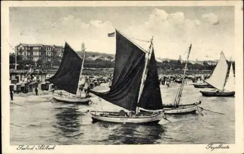 Ak Ostseebad Ahlbeck Heringsdorf auf Usedom, Boote am Strand von der Seebrücke aus gesehen