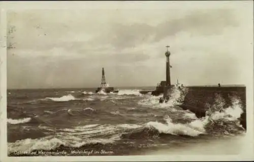 Ak Ostseebad Warnemünde Rostock, Molenkopf im Sturm