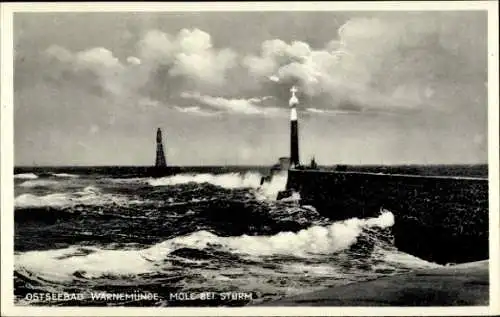 Ak Ostseebad Warnemünde Rostock, Mole bei Sturm