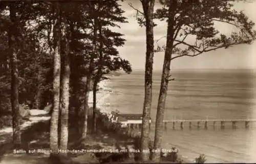 Ak Ostseebad Sellin auf Rügen, Hochufer-Promenade-Süd mit Strandblick