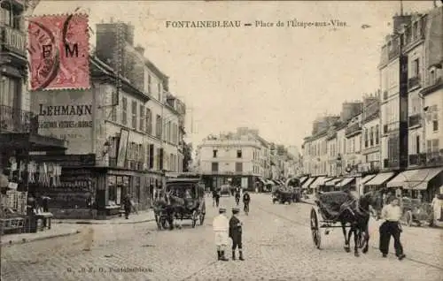 Ak Fontainebleau Seine et Marne, Straßenszene mit zwei Pferdefuhrwerken und Passanten in Fonta...