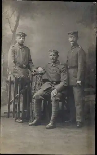 Foto Ak Drei Deutsche Soldaten in Uniformen, Portrait