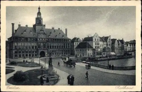 Ak Emden, Straßenansicht mit Blick auf das Rathaus und Fluss