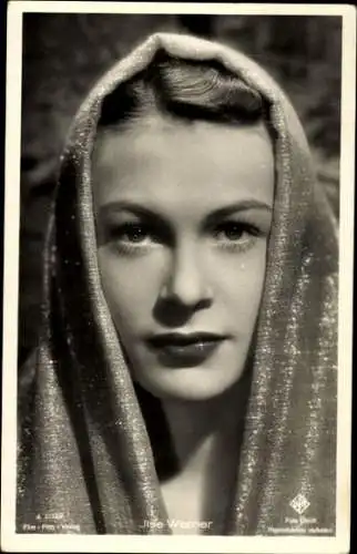 Ak Schauspielerin Ilse Werner, Portrait mit Schleier, Ufa Film
