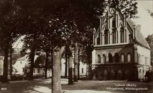 Ak Kloster Lehnin in Brandenburg, Königshaus, Klostergebäude, Straßenpartie