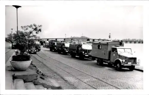 Foto Ak Gera in Thüringen, Transporter, Straße