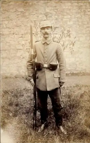 Foto Ak Deutscher Soldat in Uniform, Portrait