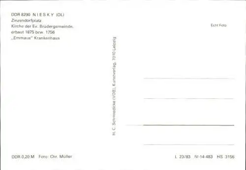 Ak Niesky in der Oberlausitz, Zinzendorfplatz, Kirche, Emmaus-Krankenhaus