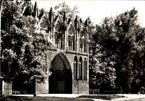 Ak Neubrandenburg in Mecklenburg, Treptower Tor