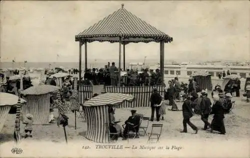 Ak Trouville sur Mer Calvados, La Musique sur la Plage