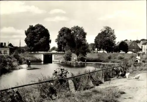 Ak Finowfurt Schorfheide in der Mark, Blick zur Schleusenbrücke