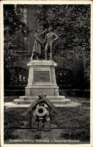 Ak Kołobrzeg Ostseebad Kolberg Pommern, Nettelbeck und Gneisenaudenkmal