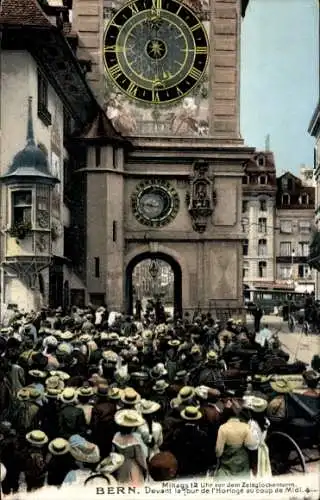Ak Bern Stadt Schweiz, Mittags 12 Uhr vor dem Zeitglockenturm