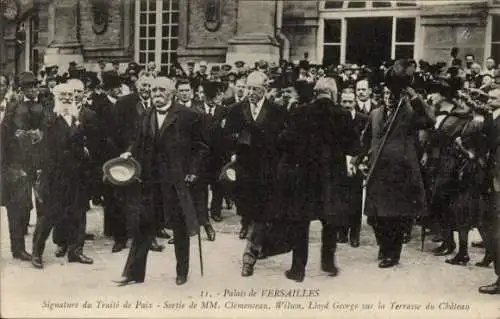 Ak Versailles Yvelines, Palais, Signature du Traite de Paix, Clemenceau, Wilson, Lloyd George