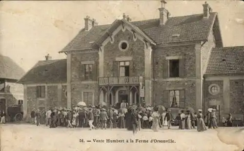 Ak Orsonville Yvelines, Menschenmenge vor einem Haus