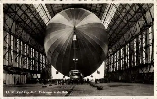 Ak Friedrichshafen am Bodensee, Luftschiff LZ 127 Graf Zeppelin, Einbringen in die Luftschiffhalle