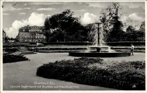 Ak Glauchau in Sachsen, Oswald Seyfertpark mit Brunnen und Glauchauer Hof