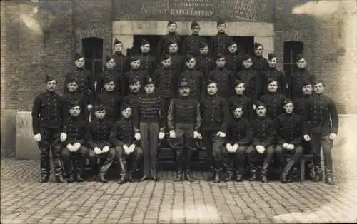 Ak Beverloo Beverlo Beringen Flandern Limburg, Belgische Soldaten, Gruppenfoto