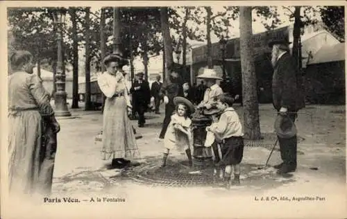 Ak Paris VII, à la Fontaine, Kinderspiel