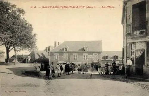 CPA Saint-Léopardin-d'Augy Allier, Place