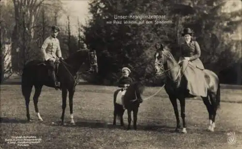 Ak Kronprinz Wilhelm von Preußen, Kronprinzessin Cecilie, Prinz Wilhelm, Spazierritt, Pferde, Pony