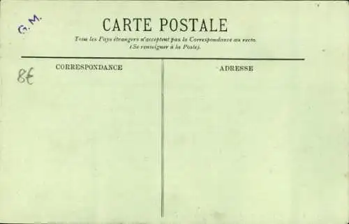 Ak Trouville Calvados, Hotel des Roches Noires, Personen am Strand, ein Boot auf Rädern