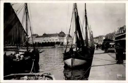 Ak Trouville Calvados, Hafen, Fischerboote, Casino