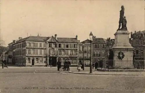 Ak Chartres Eure et Loir, Statue de Marceau, Hotel du Duc de Chartres