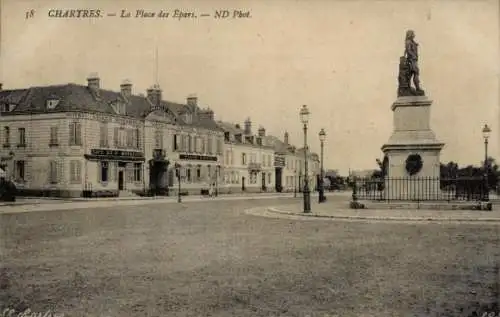 Ak Chartres Eure et Loir, La Place des Epars, Denkmal