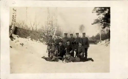 Foto Ak Zwickau in Sachsen, Deutsche Soldaten in Uniformen im Winter, I WK