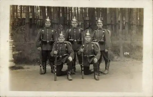 Foto Ak Zwickau in Sachsen, Deutsche Soldaten in Uniformen, I WK